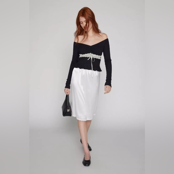 Urban Outfitters Kimchi Blue Gianna Off-The-Shoulder Lace-Inset Top - Picture 2 of 6